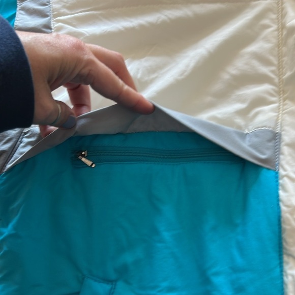 Vintage Snow Trails Medium White and Teal Ski Jacket - Picture 5 of 13